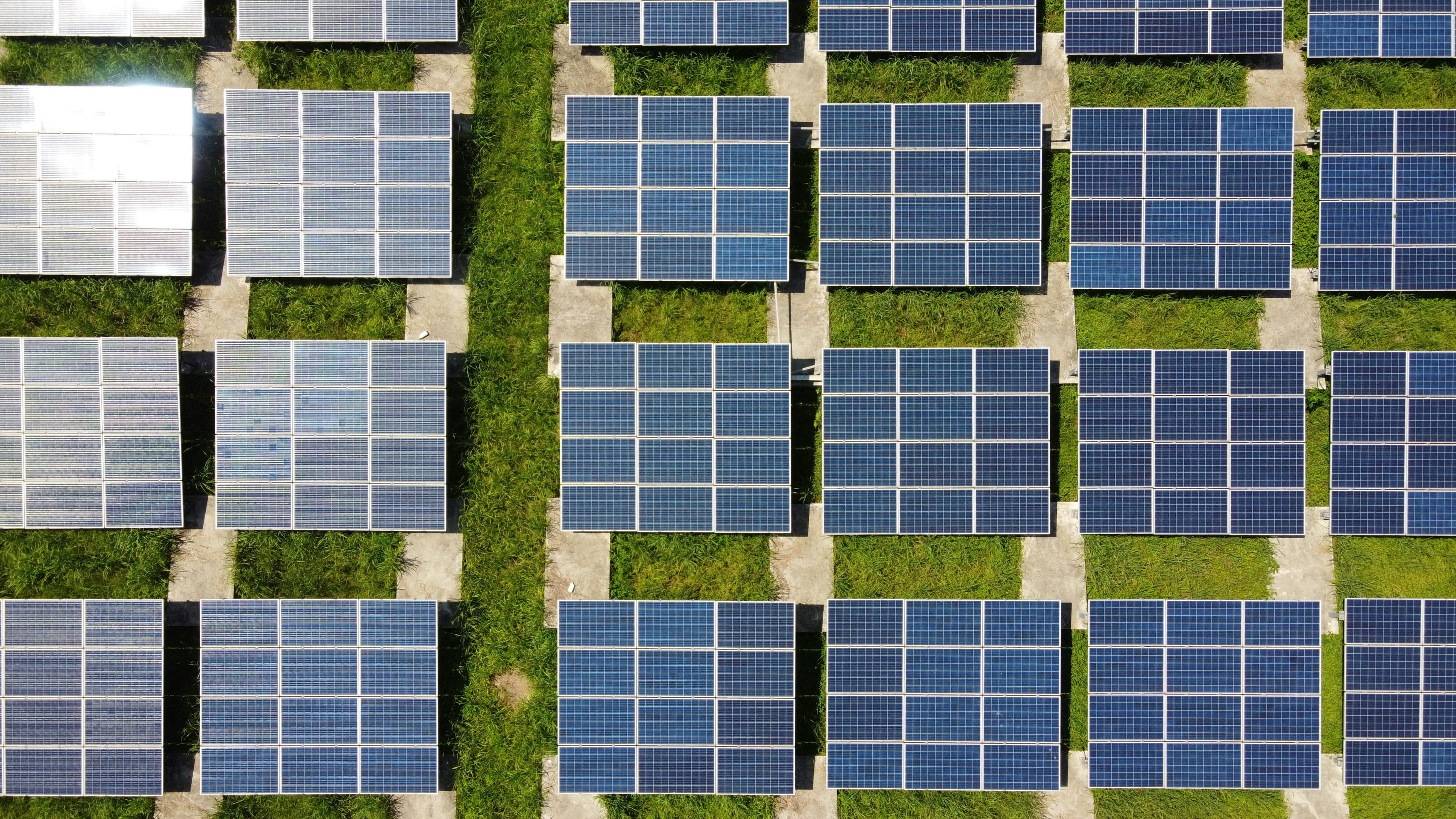 Many solar panels from an arial view